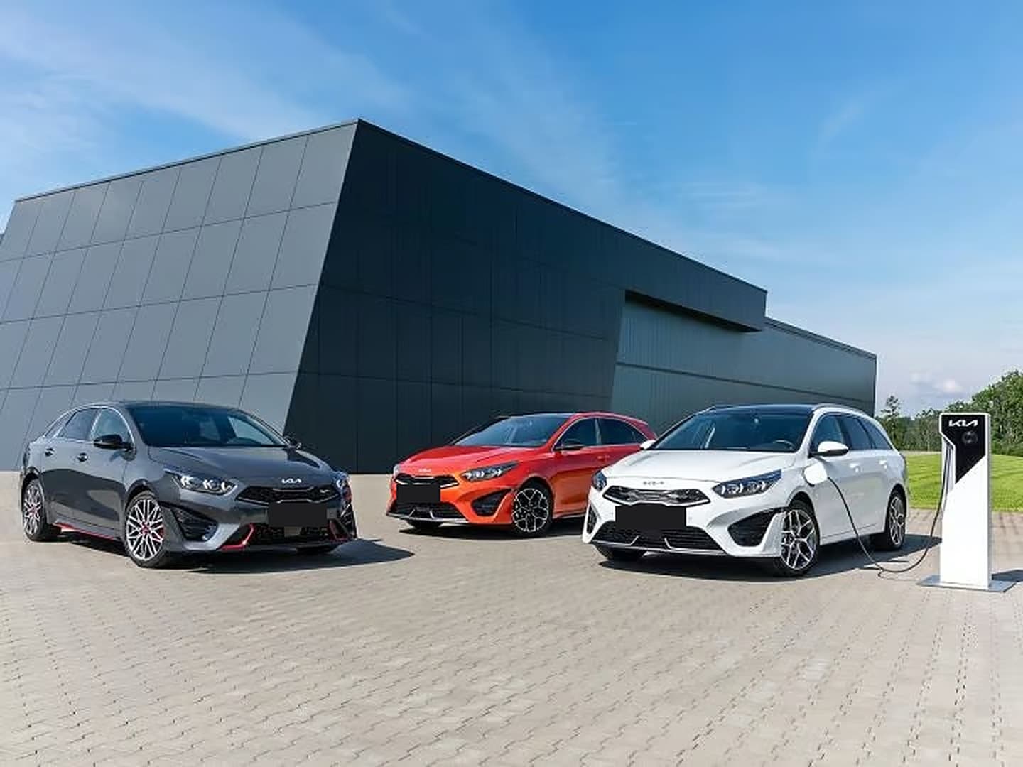Kia ProCeed GT, Kia Ceed hatchback and Kia Ceed Sportswagon plug-in hybrid (official Kia press photo)
